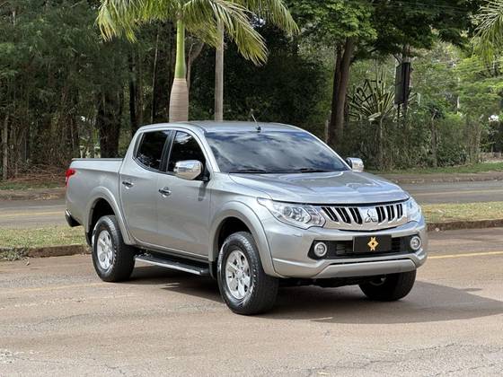 MITSUBISHI L200 TRITON 2.4 16V TURBO DIESEL SPORT HPE CD 4P 4X4 AUTOMÁTICO MITSUBISHI L200 TRITON 2.4 16V TURBO DIESEL SPORT HPE CD 4P 4X4 AUTOMÁTICO